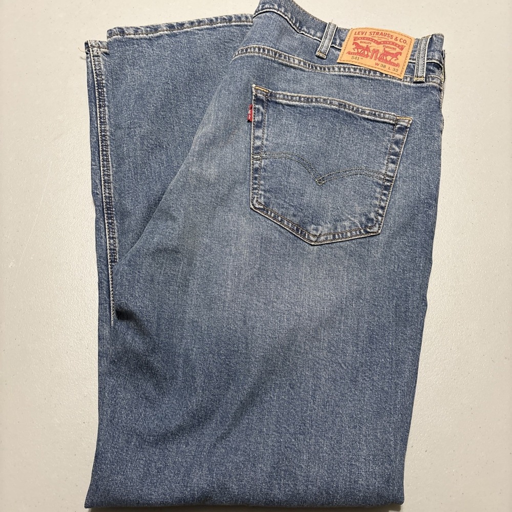Levi's 541 Athletic Taper Men 38x32 Blue Medium Wash Stretch Jeans Great Fade